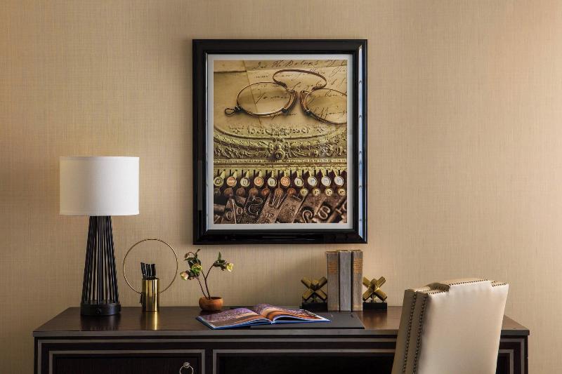 اتاق لوکس با تخت بزرگ, The Mayflower Hotel, Autograph Collection