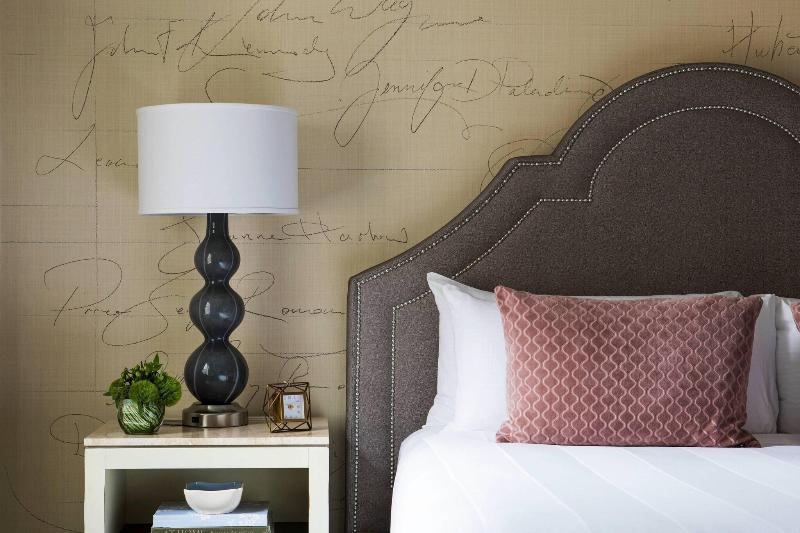 اتاق لوکس با تخت بزرگ, The Mayflower Hotel, Autograph Collection
