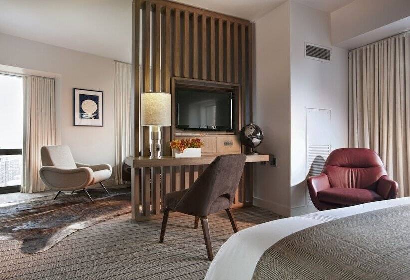 Junior Suite Adapted for people with reduced mobility, Thompson Chicago