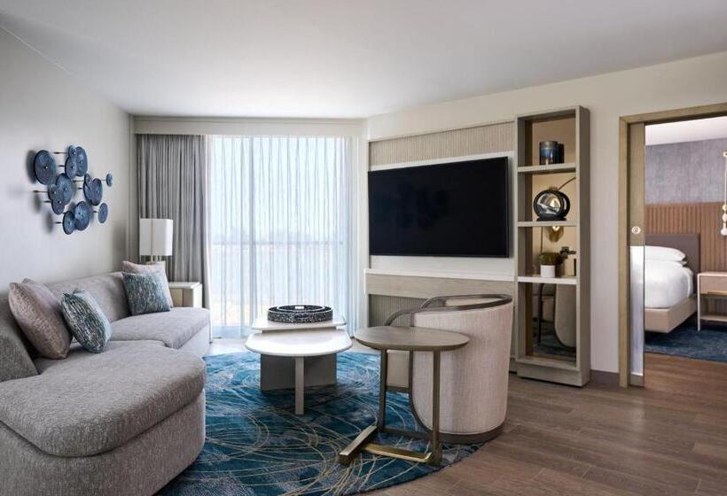 Suite Deluxe Cama King, Vea Newport Beach, A Marriott Resort & Spa