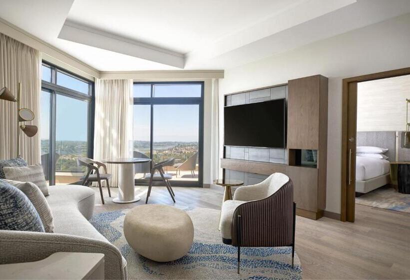 Suite Deluxe Vista Mare, Vea Newport Beach, A Marriott Resort & Spa