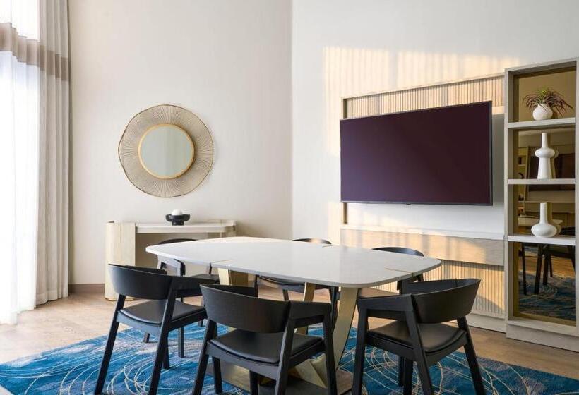 سوئیت با تخت بزرگ, Vea Newport Beach, A Marriott Resort & Spa