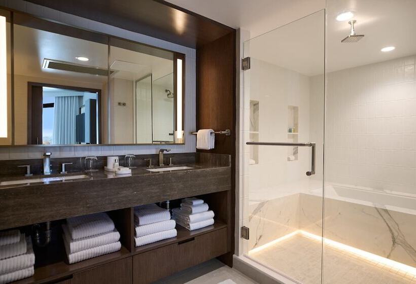 Suite Deluxe Vista Mare, Vea Newport Beach, A Marriott Resort & Spa