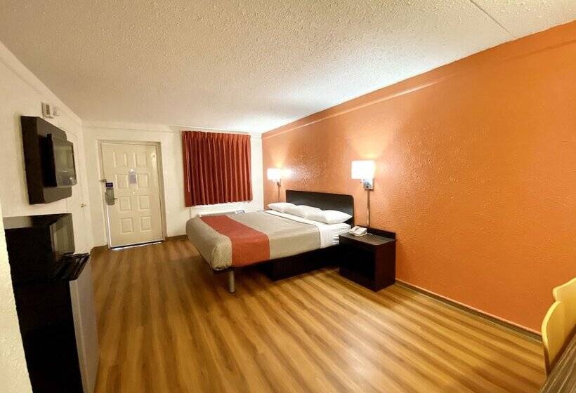 Deluxe Room Adapted for people with reduced mobility, Motel 6beaumont, Tx