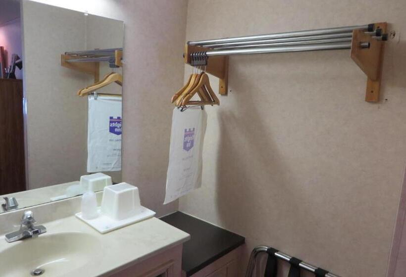 اتاق استاندارد, Knights Inn Canton