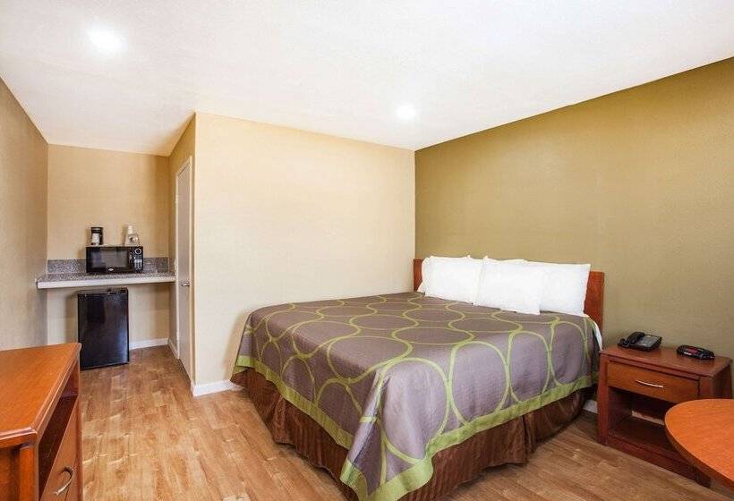 Deluxe Room Adapted for people with reduced mobility, Super 8 By Wyndham Redlands/san Bernardino