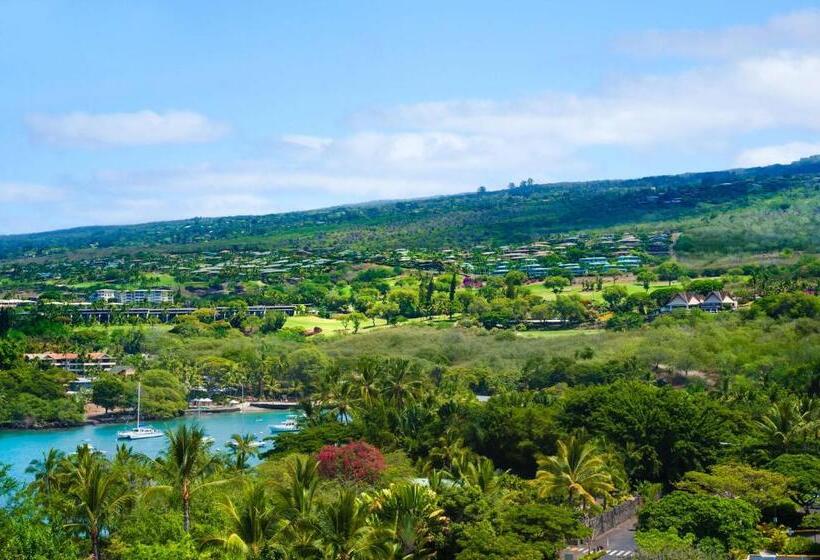 اتاق اساندارد با چشم‌انداز جانبی به دریا, Outrigger Kona Resort And Spa