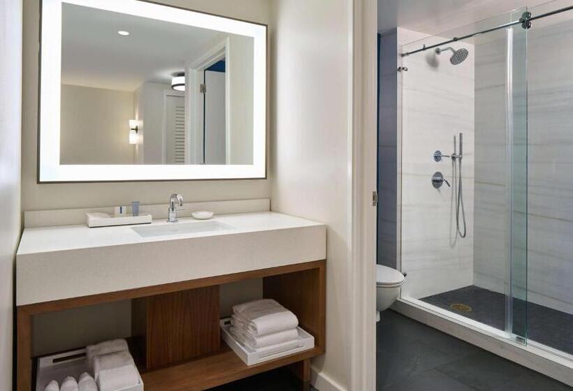 سوئیت کلوب با چشم‌انداز دریا, Outrigger Kona Resort And Spa