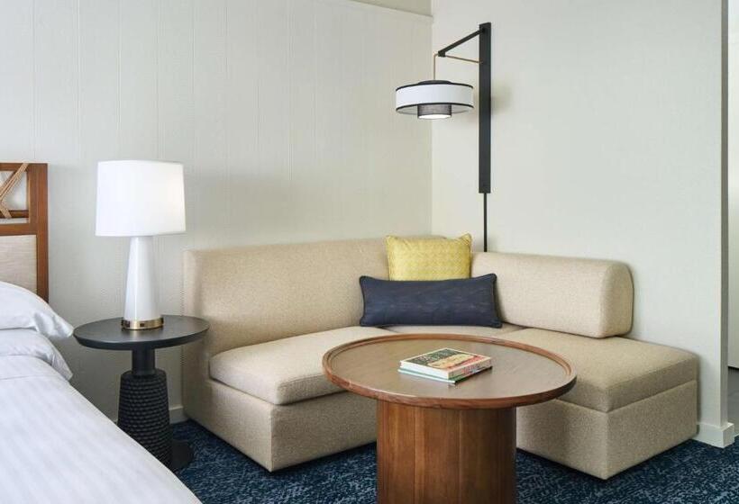Club Room King Bed, Outrigger Kona Resort And Spa