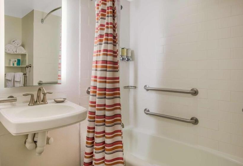 اتاق اجرایی با تخت بزرگ, Sonesta Resort  Hilton Head Island