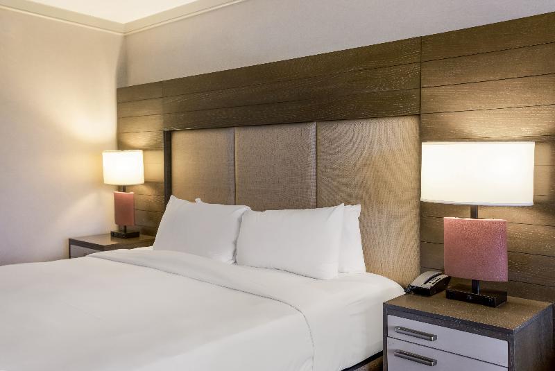 اتاق استاندارد با تخت بزرگ, Sonesta Resort  Hilton Head Island