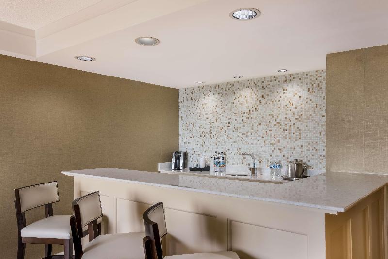 سوئیت با تخت بزرگ, Sonesta Resort  Hilton Head Island
