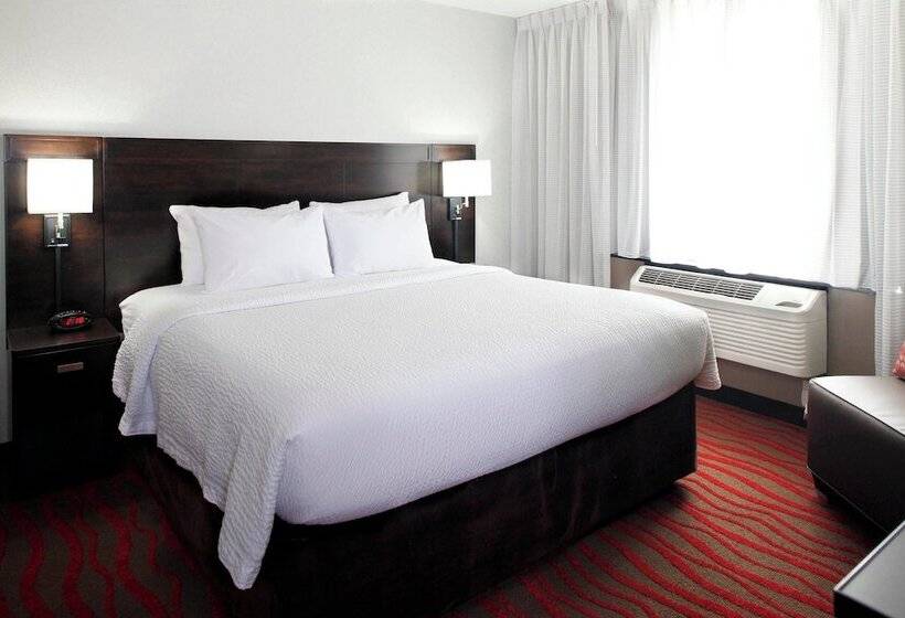 سوییت, Courtyard By Marriott St. Cloud
