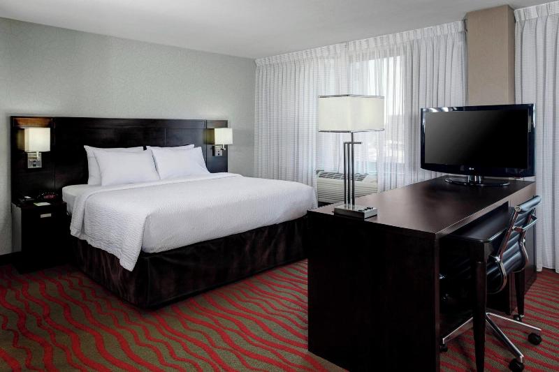 سوییت, Courtyard By Marriott St. Cloud