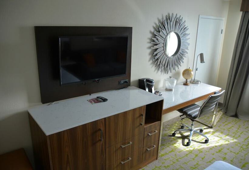 Junior Suite, Doubletree By Hilton Huntington