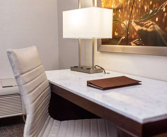 اتاق استاندارد با تخت بزرگ, Doubletree By Hilton Huntington