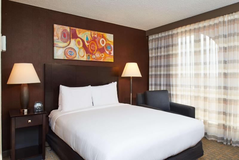 اتاق استاندارد با تخت بزرگ, Doubletree By Hilton Dallas   Market Center