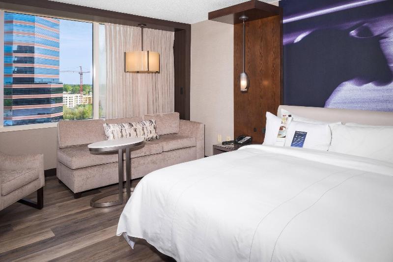 اتاق استاندارد با تخت بزرگ, Durham Marriott City Center