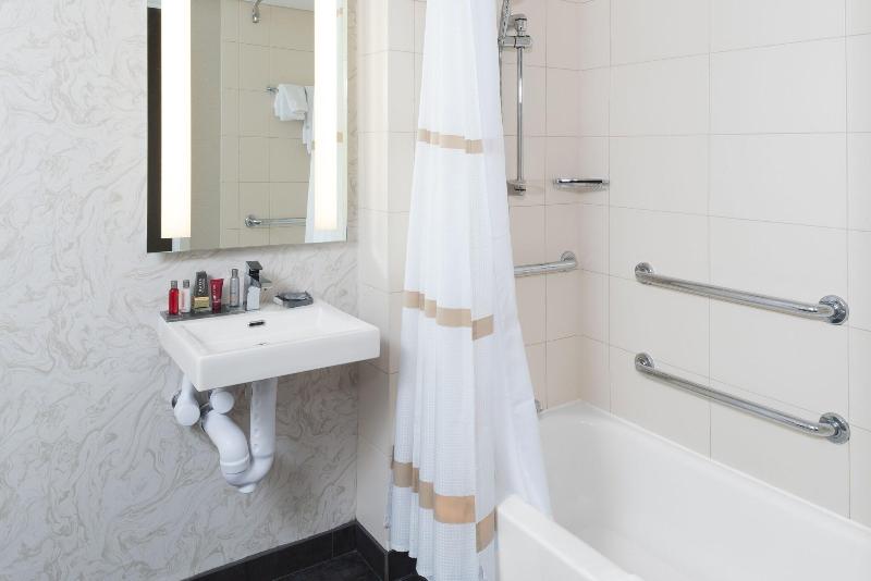 اتاق استاندارد با تخت بزرگ, Durham Marriott City Center