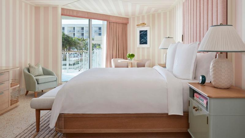 کابین, Four Seasons Resort Palm Beach