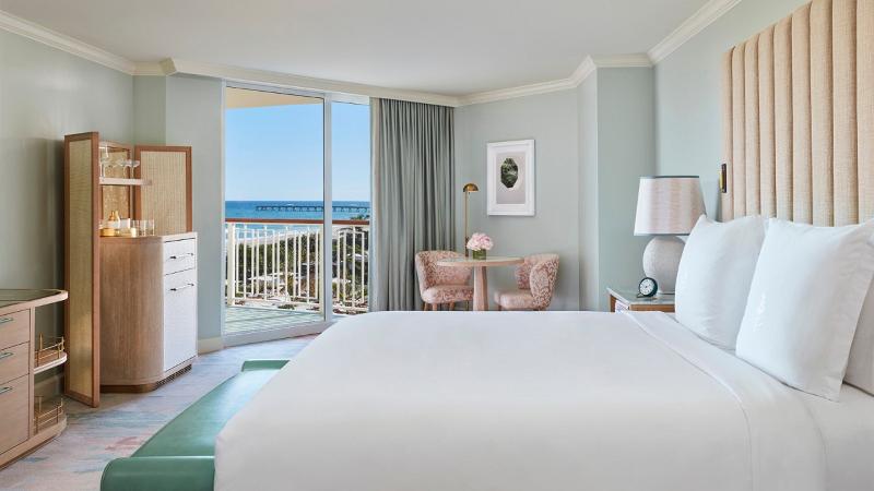 کابین, Four Seasons Resort Palm Beach