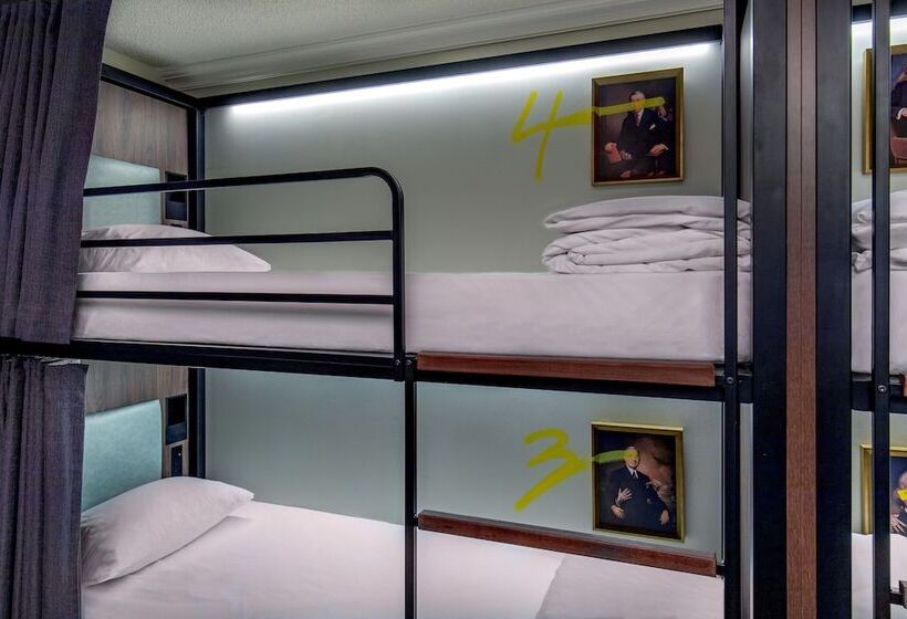 اتاق استاندارد چهار تخته, Generator Hotel Washington Dc
