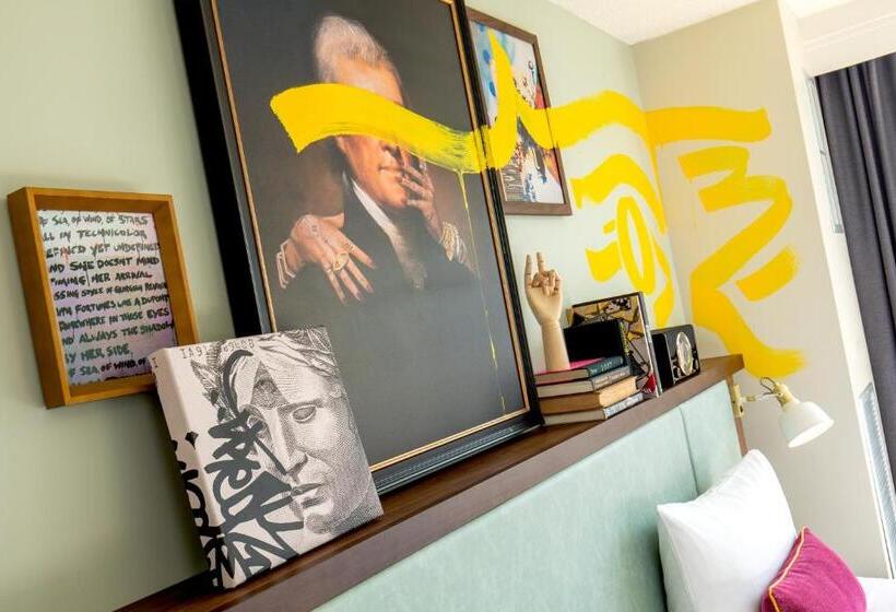 اتاق لوکس, Generator Hotel Washington Dc