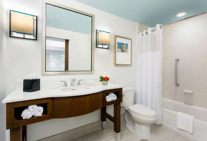 غرفة قياسية سرير مزدوج, Hilton Garden Inn Key West / The Keys Collection