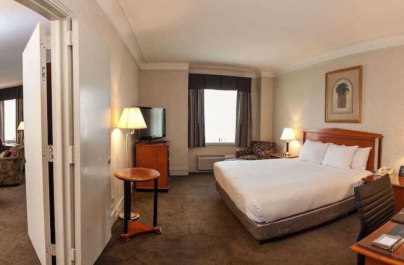 اتاق استاندارد با تخت دو نفره بزرگ, Hilton Netherland Plaza