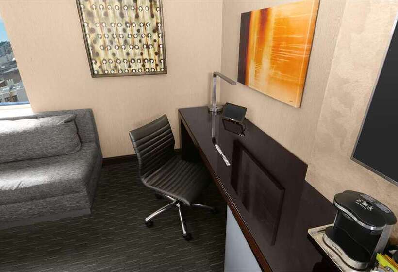 سوییت, Hilton Oakland Airport