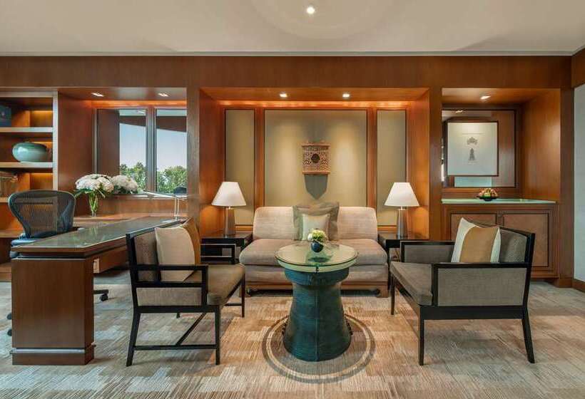 سوییت, Hilton Oakland Airport