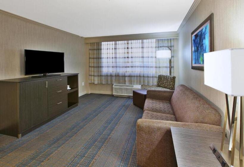 سوئیت با تخت بزرگ, Holiday Inn Columbus Dwtn Capitol Square, An Ihg