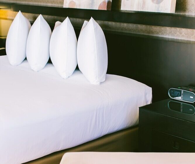 Habitación Estándar Cama Matrimonio Adaptada para personas con movilidad reducida, Parc 55 San Franciscoa Hilton