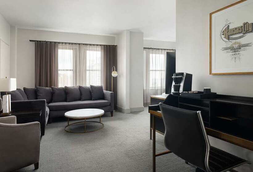 اتاق استاندارد, Phillips Kansas City Curio Collection By Hilton