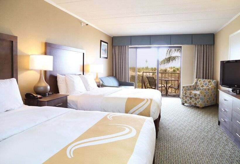 اتاق استاندارد با چشم‌انداز دریا, Quality Inn Oceanfront