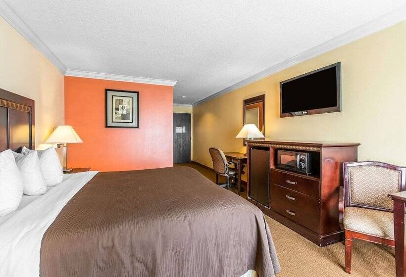 Standard Room Double Bed Adapted for people with reduced mobility, Quality Inn & Suites Bell Gardenslos Angeles