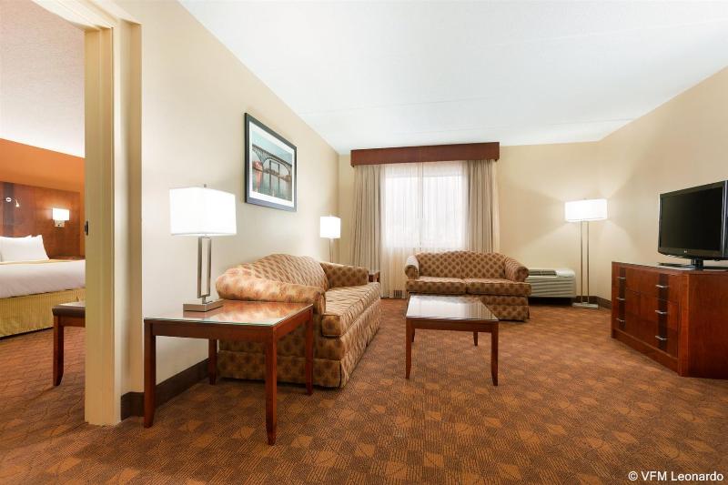 سوئیت با تخت بزرگ, Radisson Akron Fairlawn Copley