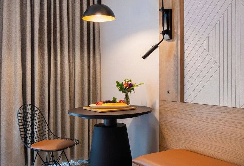 اتاق استاندارد با تخت دوبل, Sheraton Chapel Hill