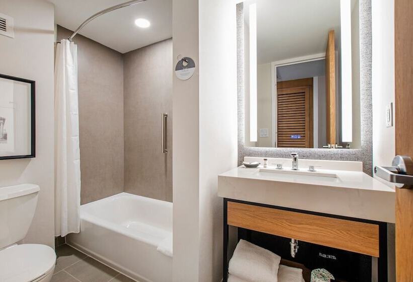 اتاق استاندارد با 2 تخت دوبل, Sheraton Chapel Hill
