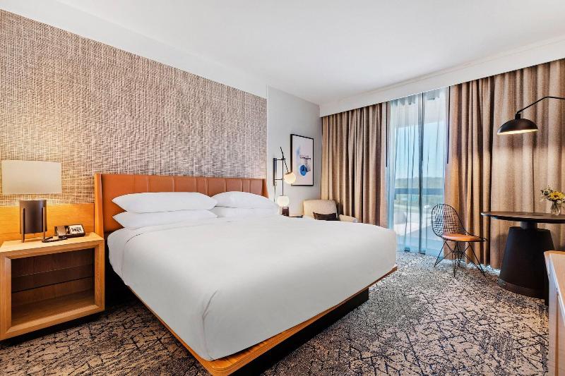 Club Room King Bed, Sheraton Chapel Hill