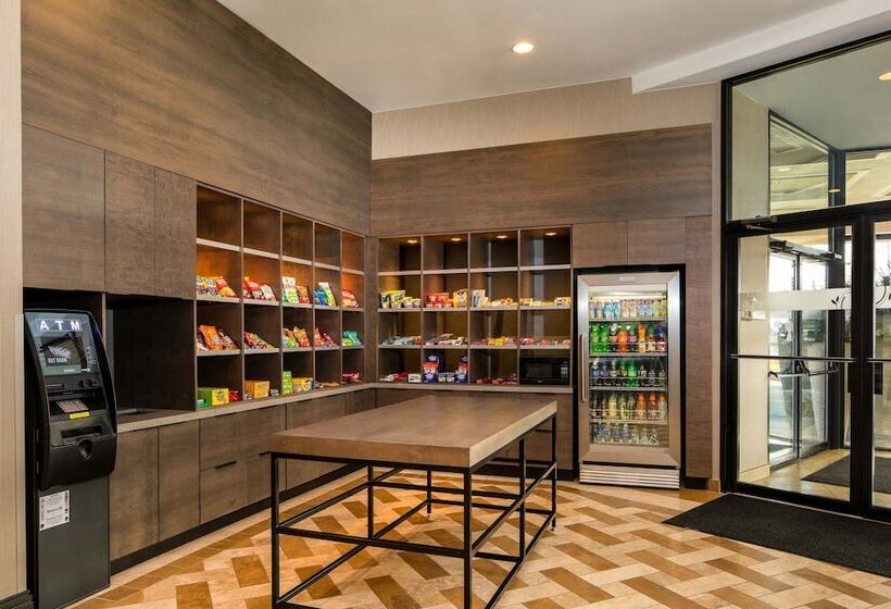 اتاق استاندارد با تخت دوبل و چشم‌انداز, Sheraton Detroit Metro Airport