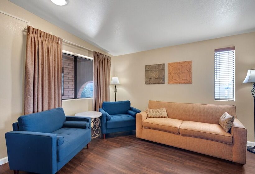 سوییت, Clarion Inn