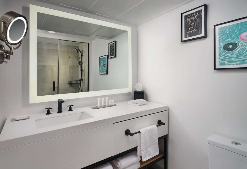 استودیوی استاندارد با تخت دوبل, The Landing At Hampton Marina, Tapestry Collection By Hilton