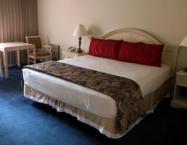 Deluxe Suite King Bed, The Monarch Resort