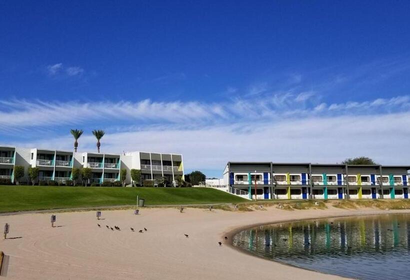 اتاق استاندارد با تخت بزرگ, The Nautical Beachfront Resort