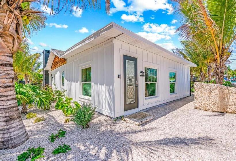 سوییت, Pelican Post At Anna Maria Island Inn