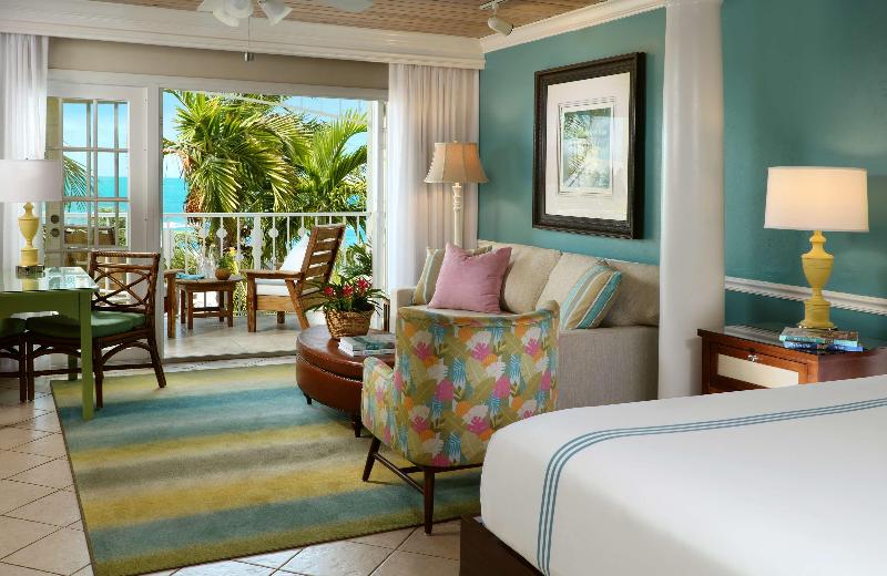 سوییت جونیور با چشم‌انداز جانبی دریا, Ocean Key Resort & Spa