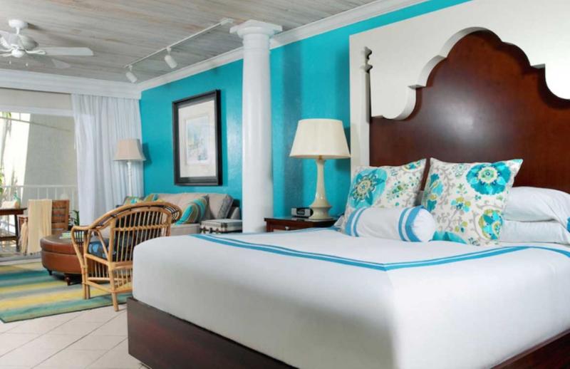 سوییت جونیور با چشم‌انداز جانبی دریا, Ocean Key Resort & Spa