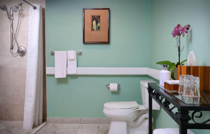 سوئیت جونیور با چشم‌انداز, Ocean Key Resort & Spa