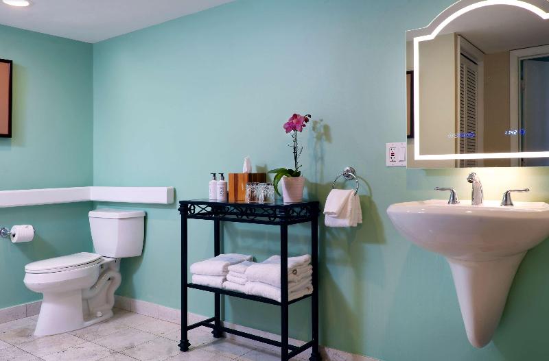 سوئیت جونیور با چشم‌انداز, Ocean Key Resort & Spa